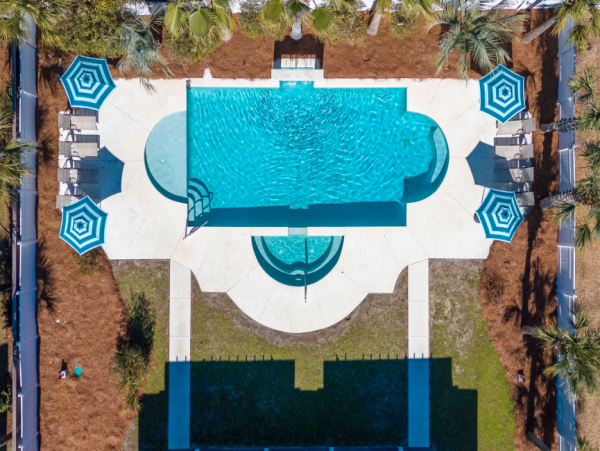 Luxurious 8 Bedroom Coastal Retreat in Destin - Perfect for Groups
